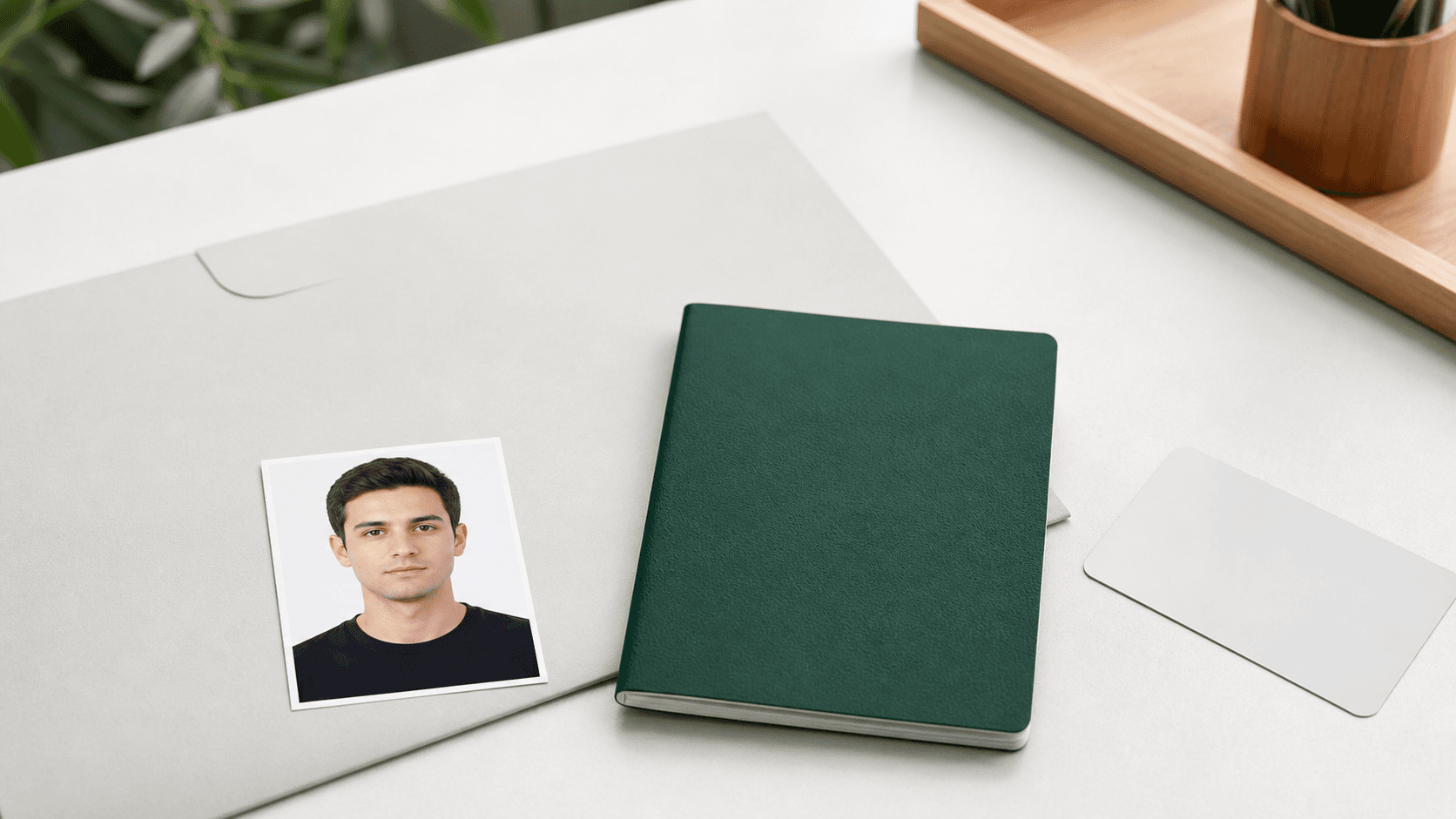 Yeşil pasaport başvurusu için tek biyometrik fotoğraf, boş yeşil pasaport ve başvuru dosyası